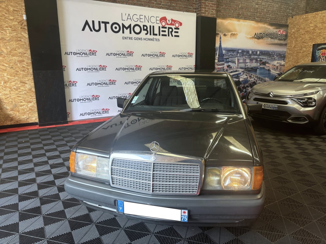 Mercedes-Benz Classe E 2.0 ESSENCE BVA CLIMATISATION 120 ch — 1