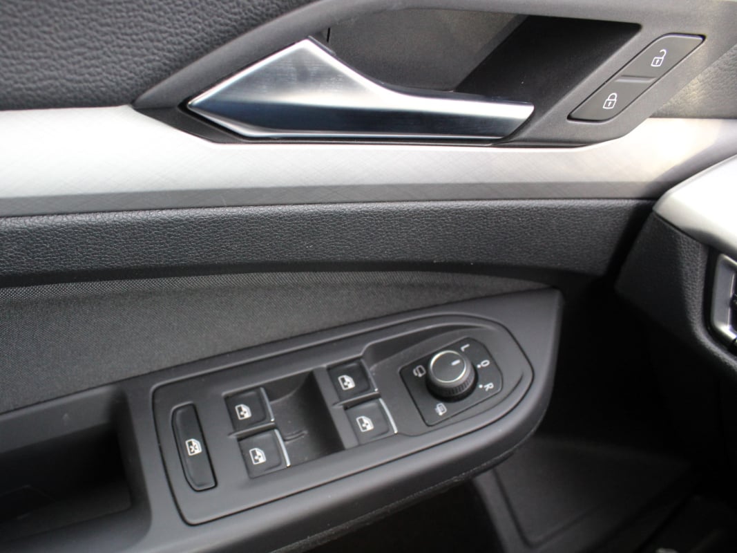 Volkswagen Golf VIII Golf SW 2.0 TDI SCR 115 CH Life DSG7 — 35