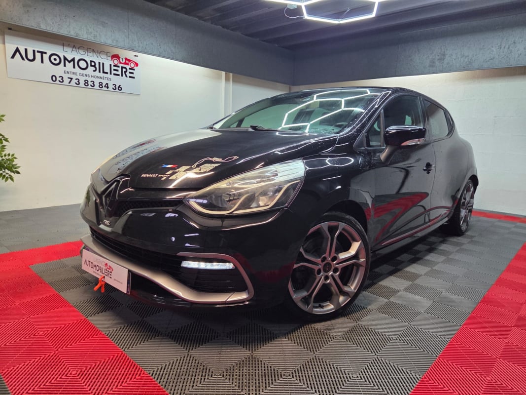 Renault Clio IV 1.6 TURBO 200 RS EDC — 1