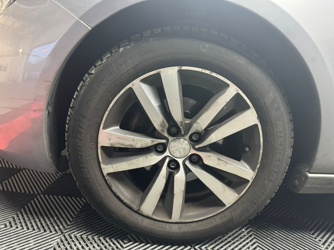 Peugeot 308 1.2 PureTech 130 ALLURE — 26