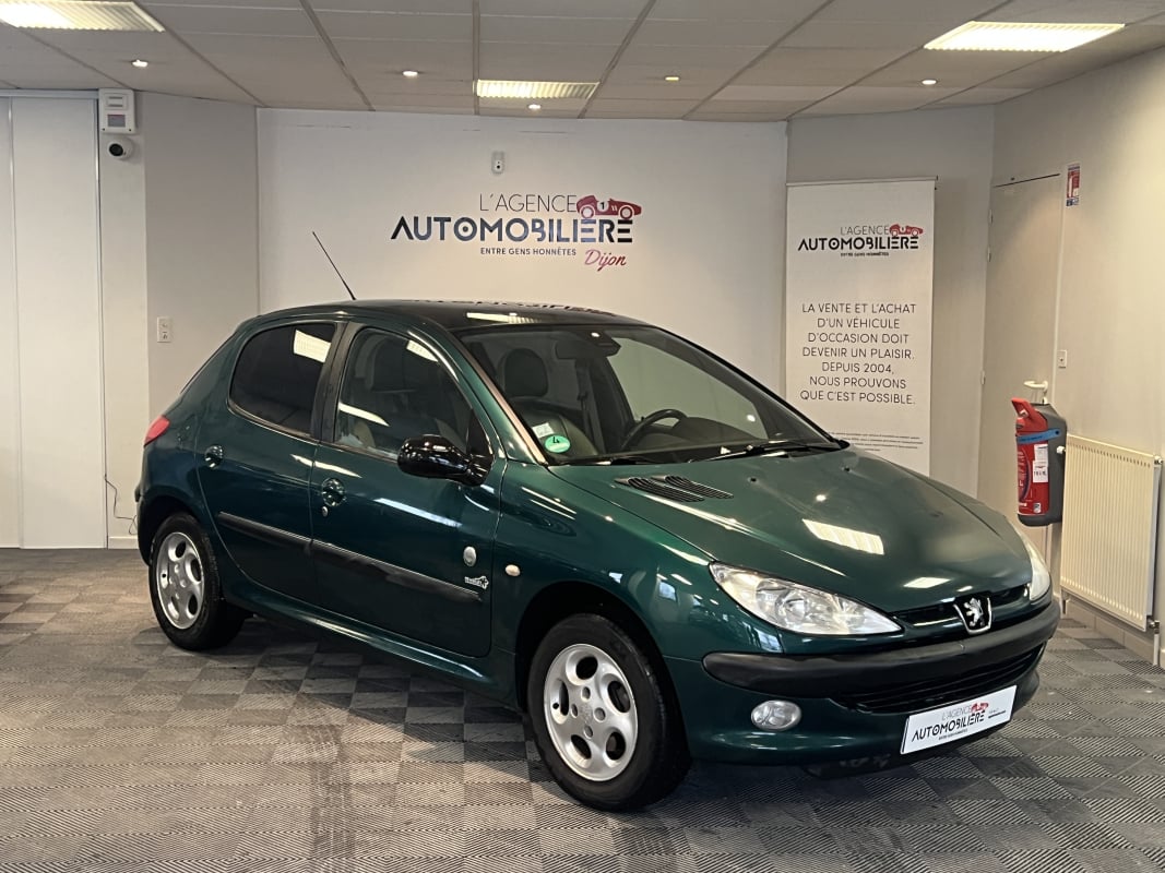 Peugeot 206 1.4 Roland Garros 5p 75 CV courroie de distribution et train arrière remplacés Révisé — 1