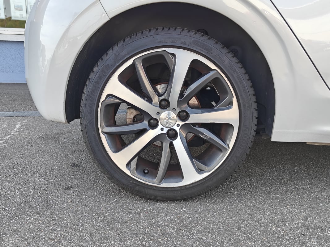 Peugeot 208 1.6 BlueHDi 120ch Féline S&S 5p 2ÈME MAIN — 36