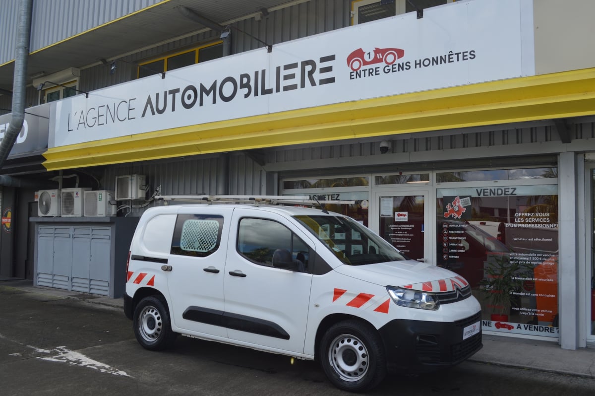 Citroen Berlingo BLUE HDI 130 EAT8 — 1