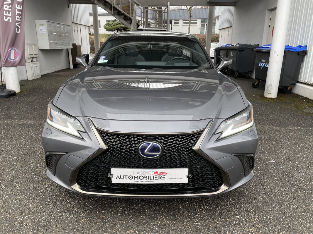 Lexus ES ES300h 2.5 VVT-i 218 CV Hybrid E-CVT - Garantie 12 Mois — 2