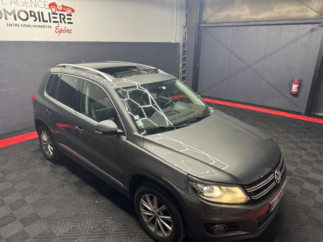 Volkswagen Tiguan 2.0 TDI CARAT 4 MOTION — 32