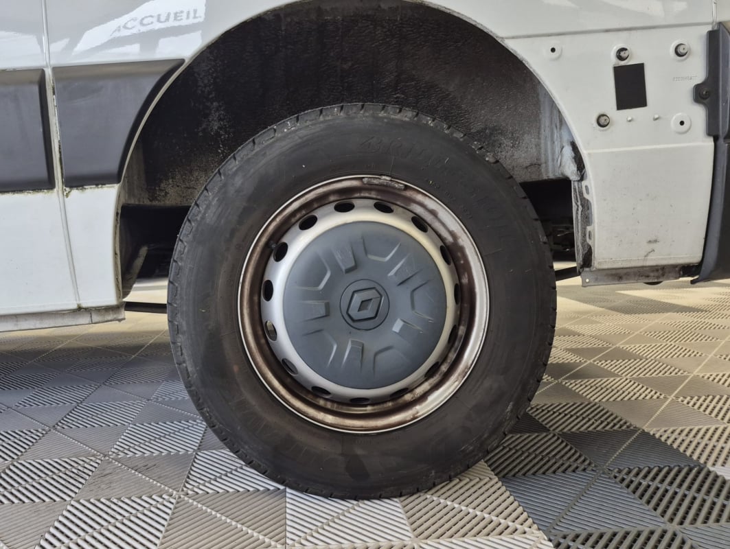 Renault Master III Phase 3 Traction Fourgon L1H2 3.5T 2.3 dCi 16V court surélevé 136 cv — 30