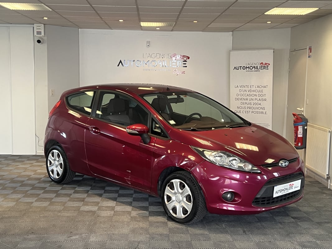 Ford Fiesta VI 3 portes 1.25 i 16V 82 cv Trend Climatisation — 1