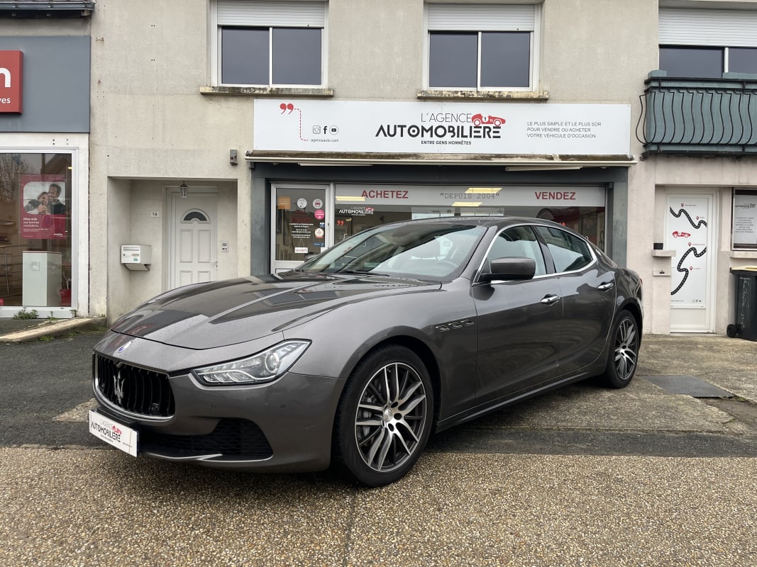 Maserati Ghibli 3.0 V6 275ch BVA8-Suivi Maserati-Toit panoramique — 1