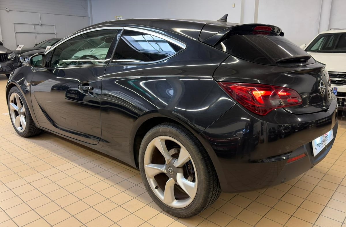 Opel Astra IV GTC 1.7 CDTI 130 FAP START/STOP SPORT PACK — 2