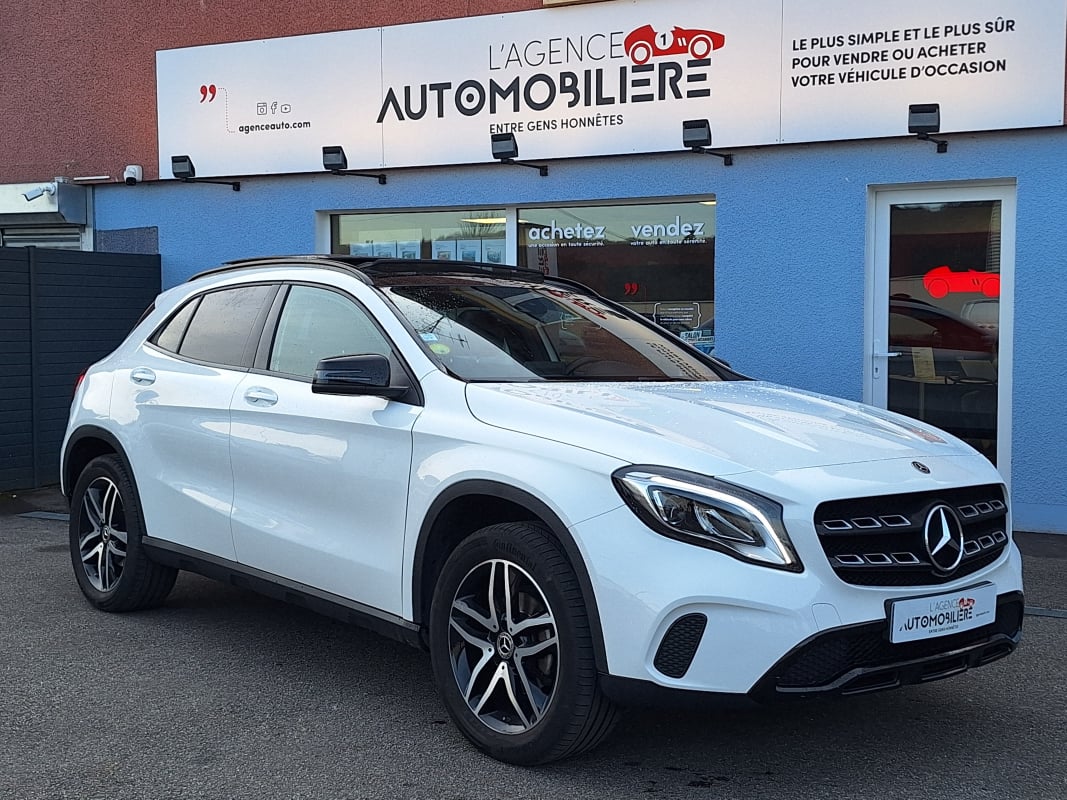 Mercedes-Benz Classe GLA 200 D 136 ch Inspiration 1ère main — 1