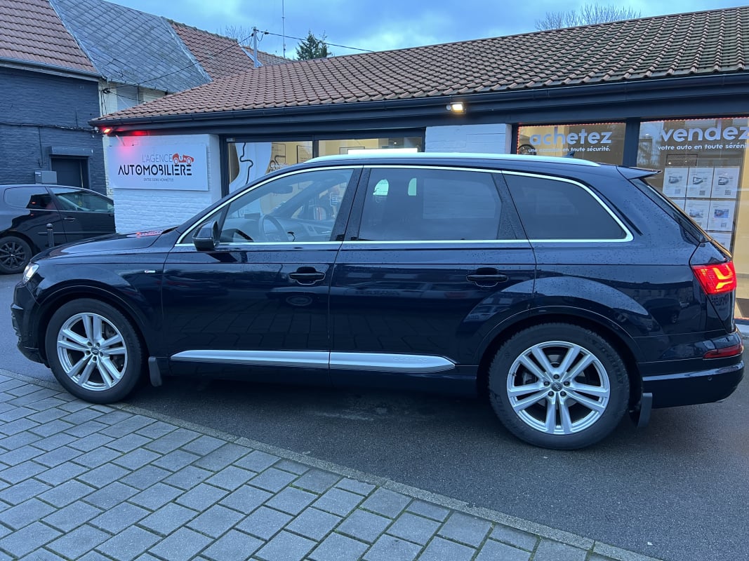 Audi Q7 Q7 S LINE — 2