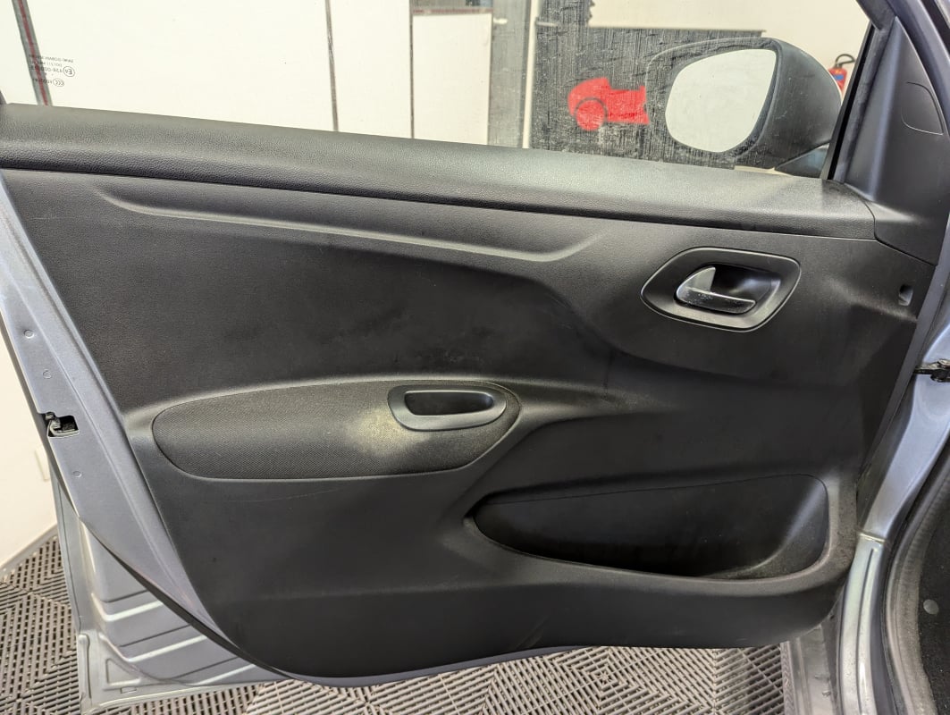 Citroen C-Elysée 1.2 82 CONFORT + CAMERA DE RECUL — 26