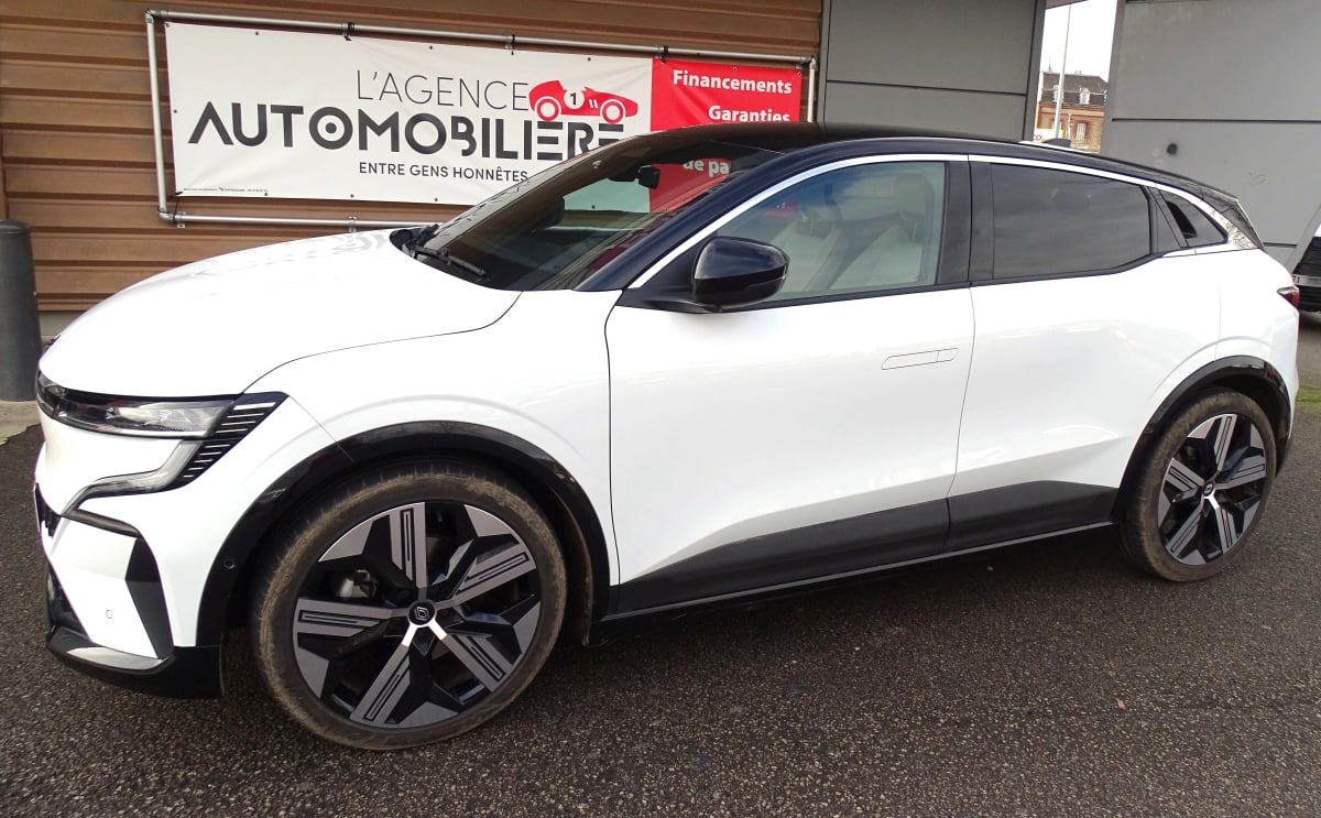 Renault Megane E-TECH ICONIC SUPERCHARGE 220 ch — 1
