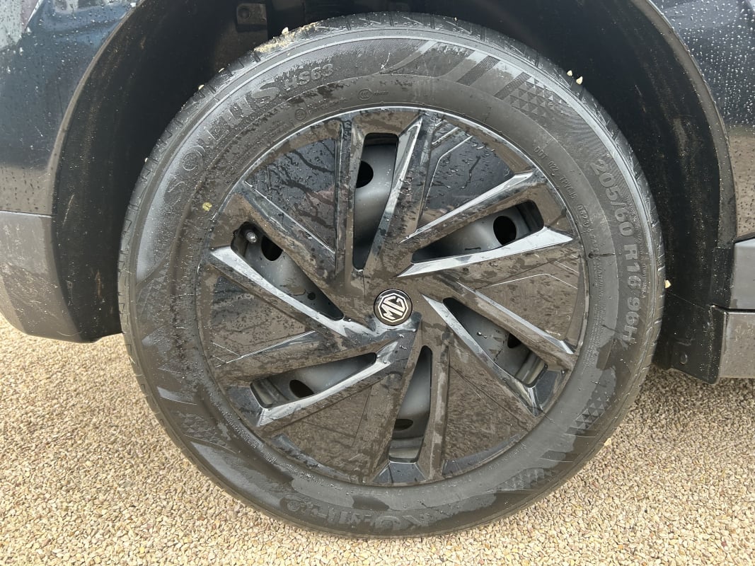 MG MG4 EV Standard Range 170 cv — 26
