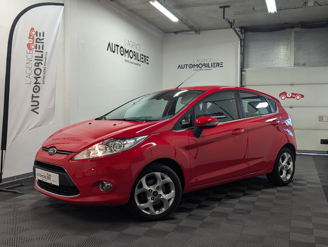 Ford Fiesta V 1400 96 TITANIUM + AUTO 5P — 1