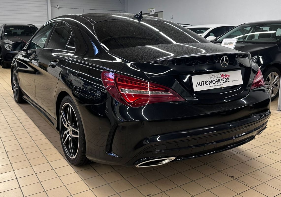 Mercedes-Benz Classe CLA (2) 200 7G-DCT Fascination 9.0 CV — 2