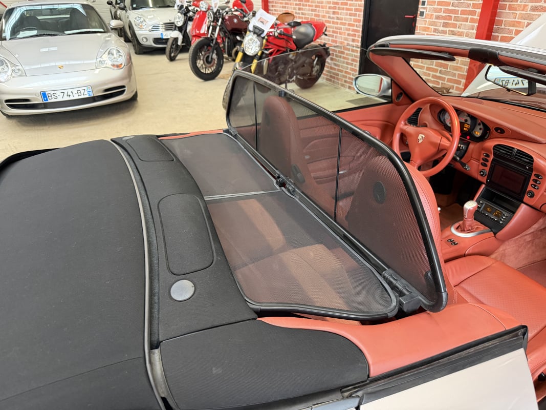 Porsche 911 Cabriolet Porsche 911 996.2 Carrera 4 Cabriolet - 3.6 - 2004 — 40