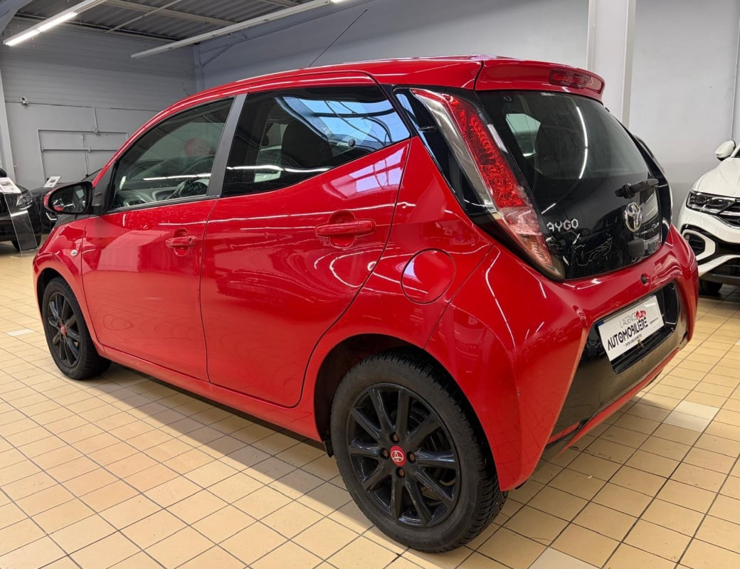 Toyota Aygo II 1.0 VVT-I X-CITE X-SHIFT 5P — 2