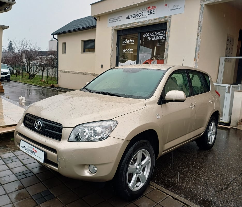 Toyota RAV4 2.2 D-4D Finition VX 4WD Très bon état - Entretien Suivi — 1