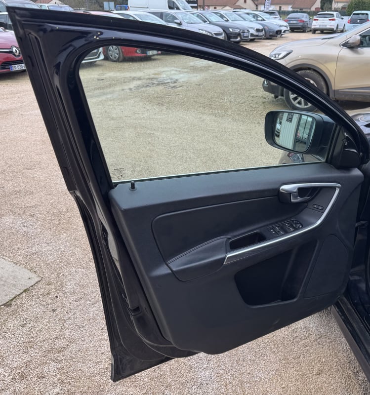 Volvo XC60 2.0 D4 FWD GEARTRONIC - 190cv SUMMUN — 24