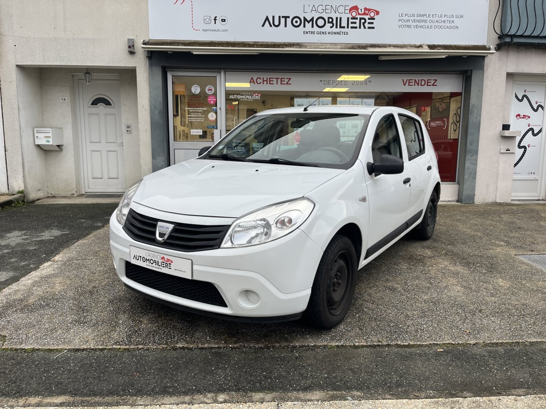 Dacia Sandero 1.4 MPI 72 cv Laureate - Distribution à jour — 1