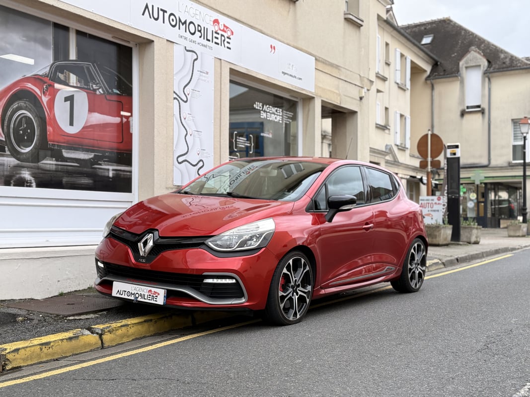 Renault Clio Renault Clio IV R.S. 1.6 T 220 Trophy EDC — 1