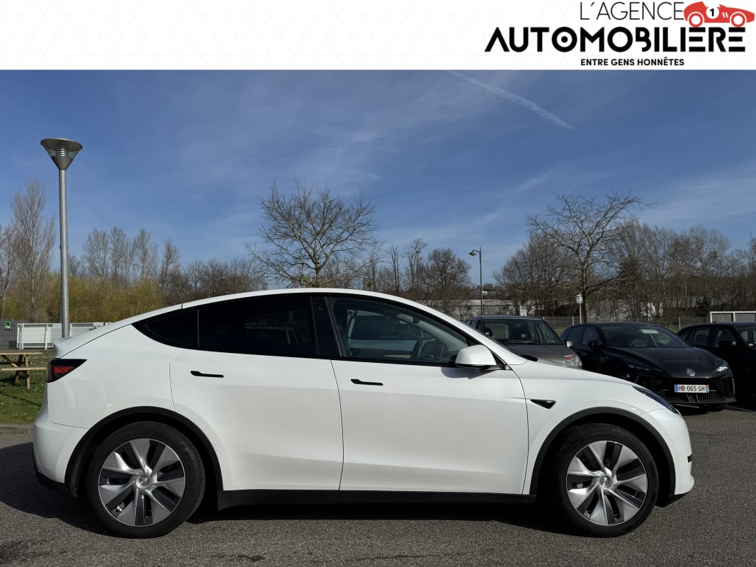 Tesla Model Y 300 AUTONOMIE STANDARD RWD 347cv — 2