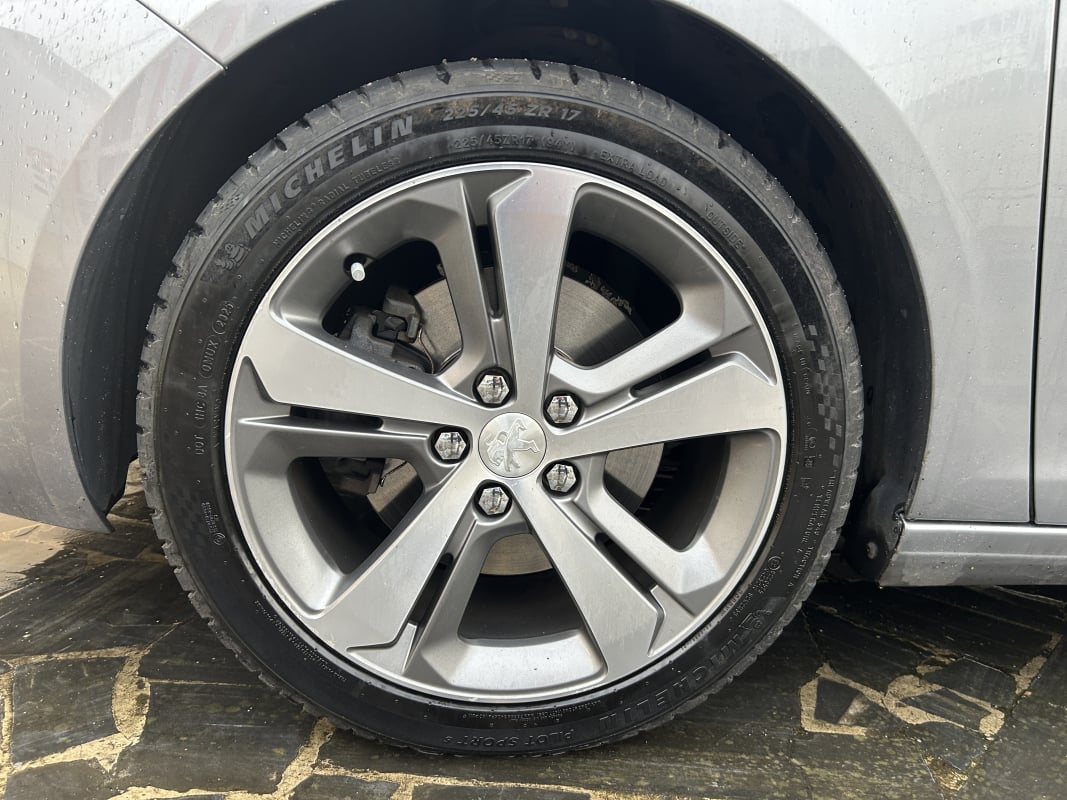 Peugeot 308 SW 2.0 BLUE HDI TURBO 150CH - Excellent Etat - Distribution remplacée — 19