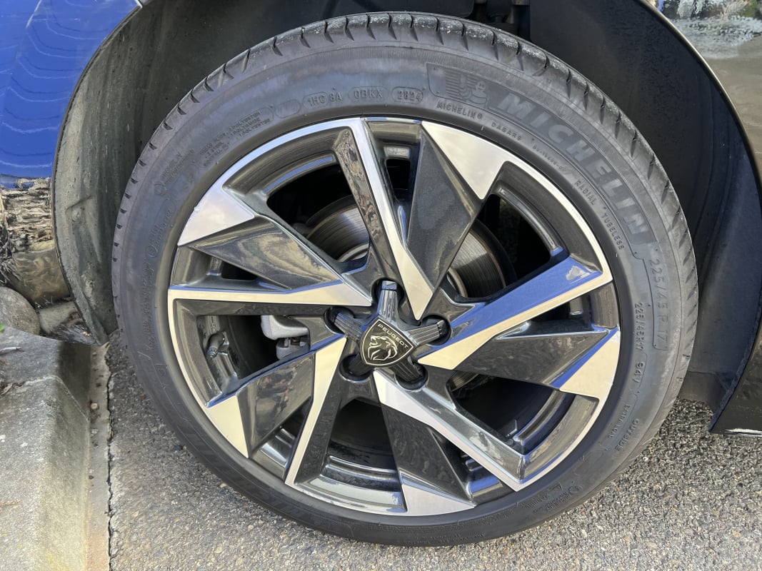 Peugeot 308 1.5 BLUEHDI 130 ALLURE BVA8 Garantie 12mois — 40