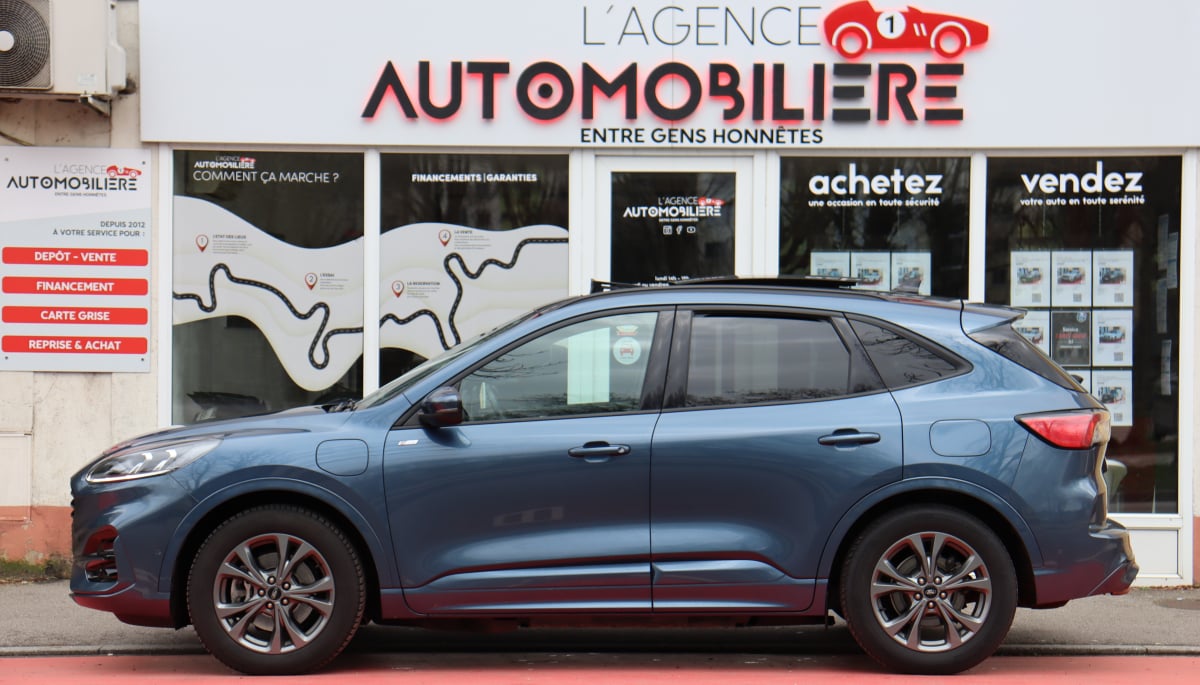 Ford Kuga 2.5 Duratec 225 Hybrid ST-Line (Entretien Ford, Toit Ouvrant) — 2