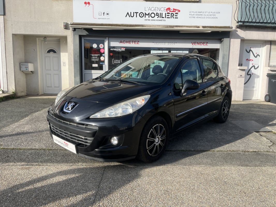 Peugeot 207 1.4 HDi 68 cv URBAN - Distribution à jour