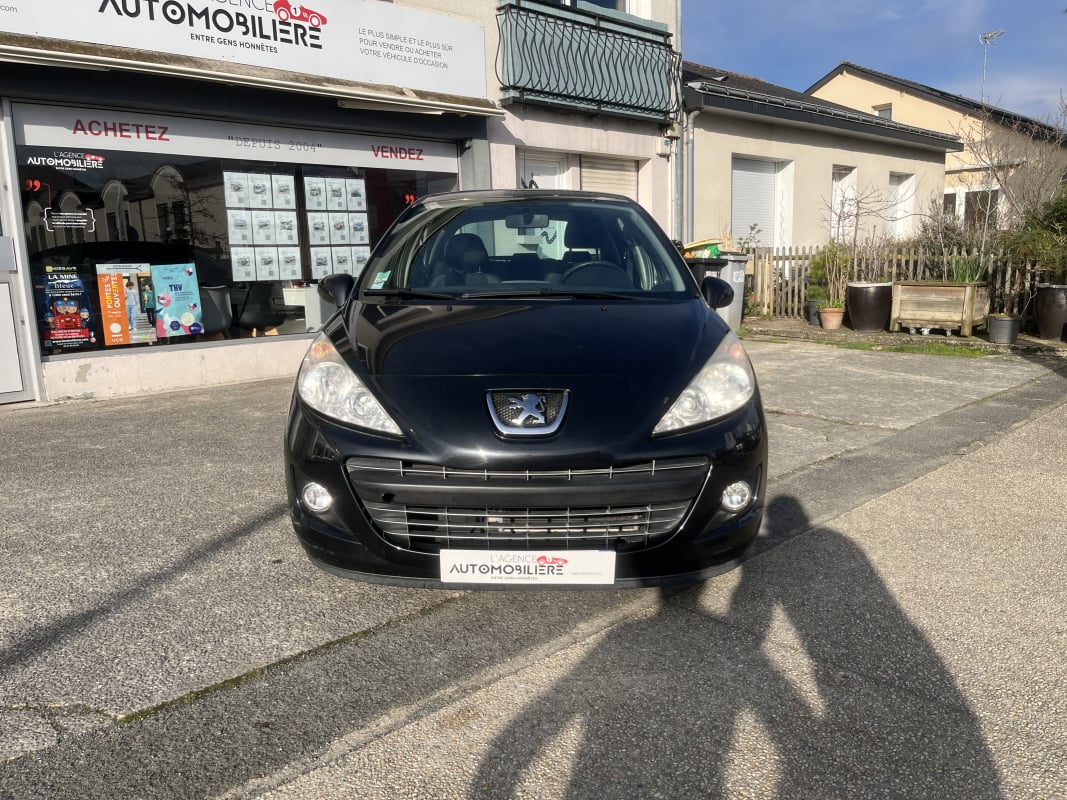 Peugeot 207 1.4 HDi 68 cv URBAN - Distribution à jour — 2