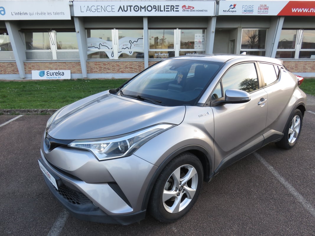 Toyota C-HR 122h Dynamic 2WD E-CVT / Entretien exclusif Toyota. — 1