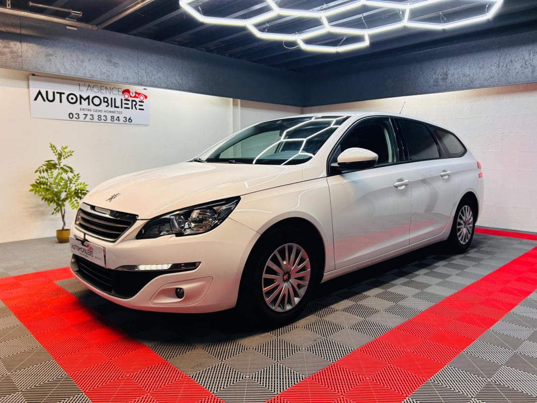 Peugeot 308 SW Peugeot 308 SW 1.6 HDi – 2015 – Attelage – Entretien Suivi - Distribution et révision effectuées — 1