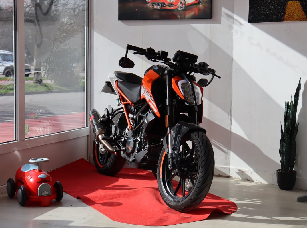 KTM Duke 125 (1ère main, Suivi KTM) — 1