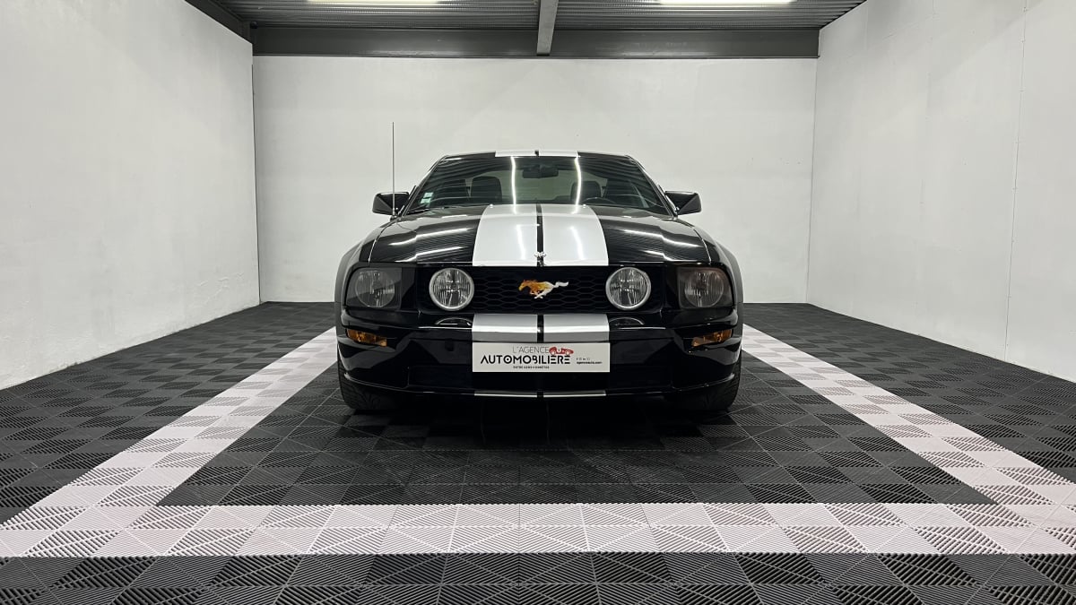 Ford Mustang GT 4.6 V8 305 — 2