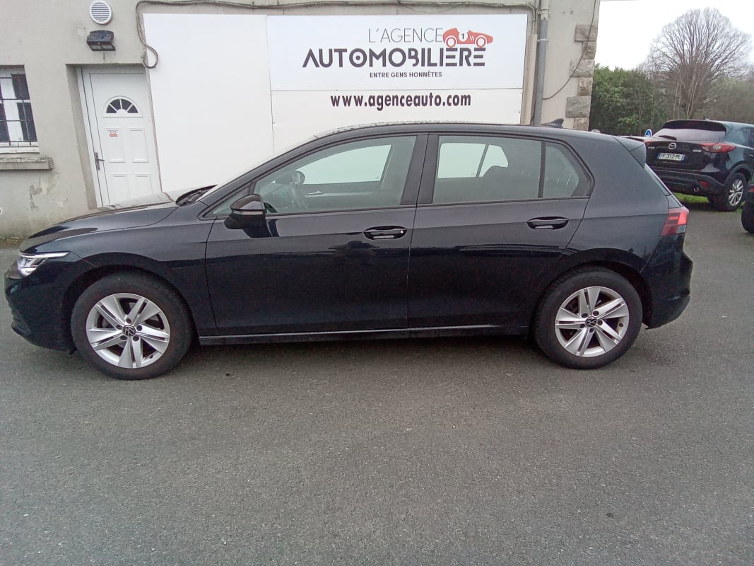 Volkswagen Golf VIII 1.0 TSI 110 LIFE — 2