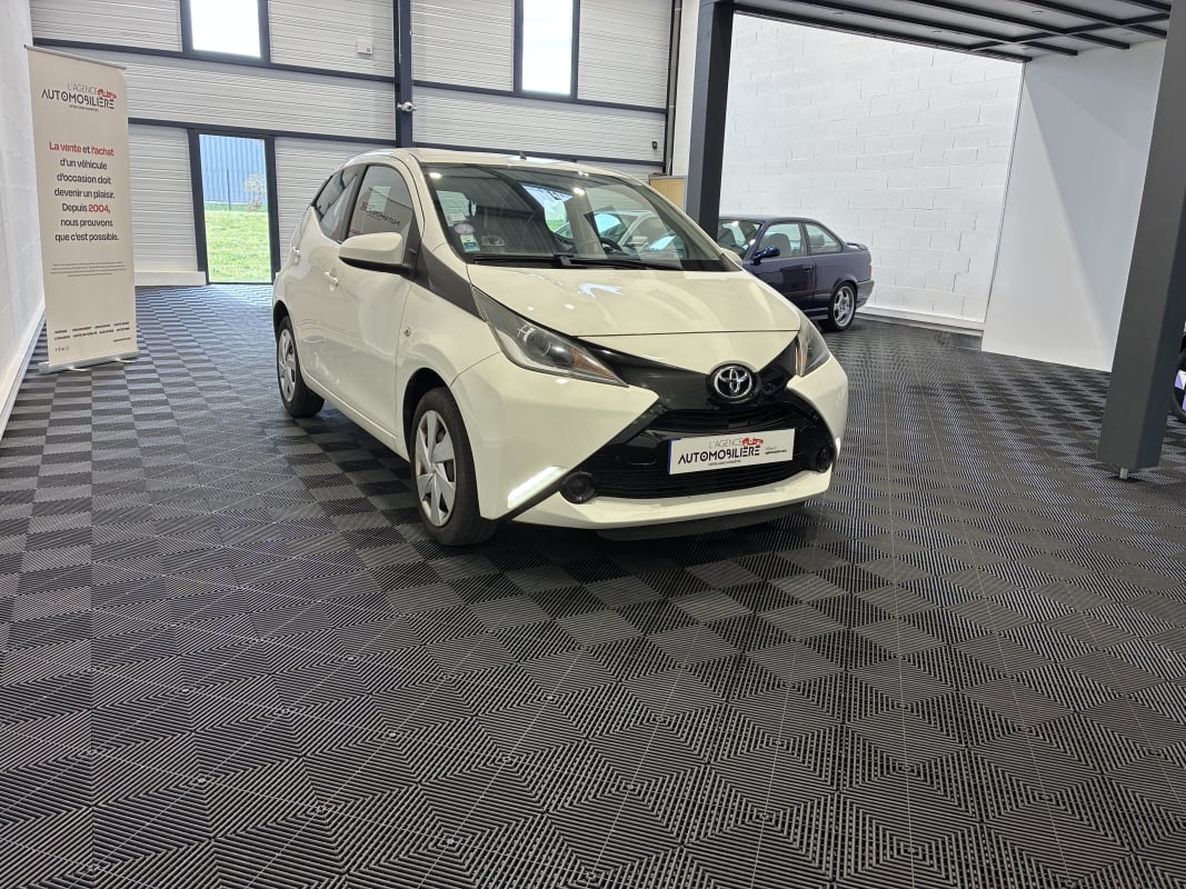 Toyota Aygo II 1.0L vvti 69ch x-play — 1