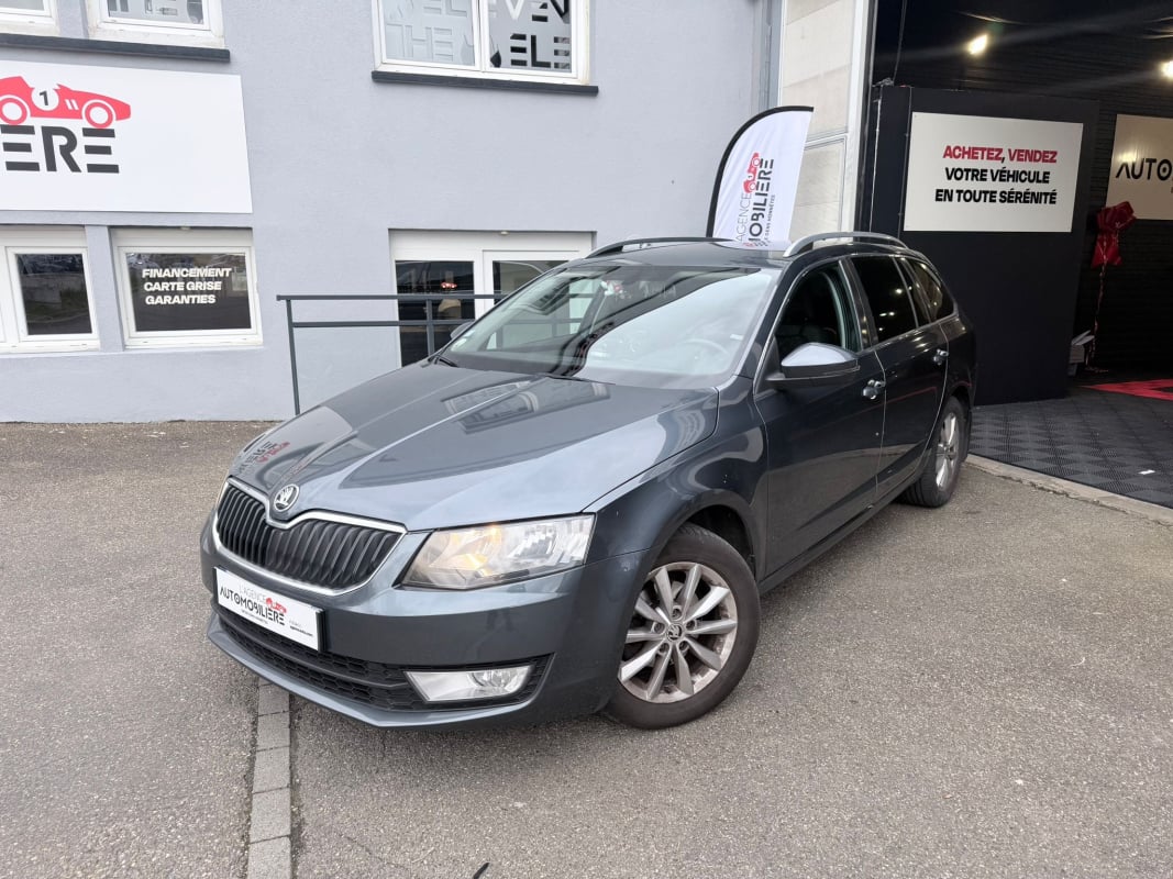 Skoda Octavia Combi 1.6 TDI 105 AMBITION - GPS - Radar de recul - Climatisation automatique - Attelage — 1