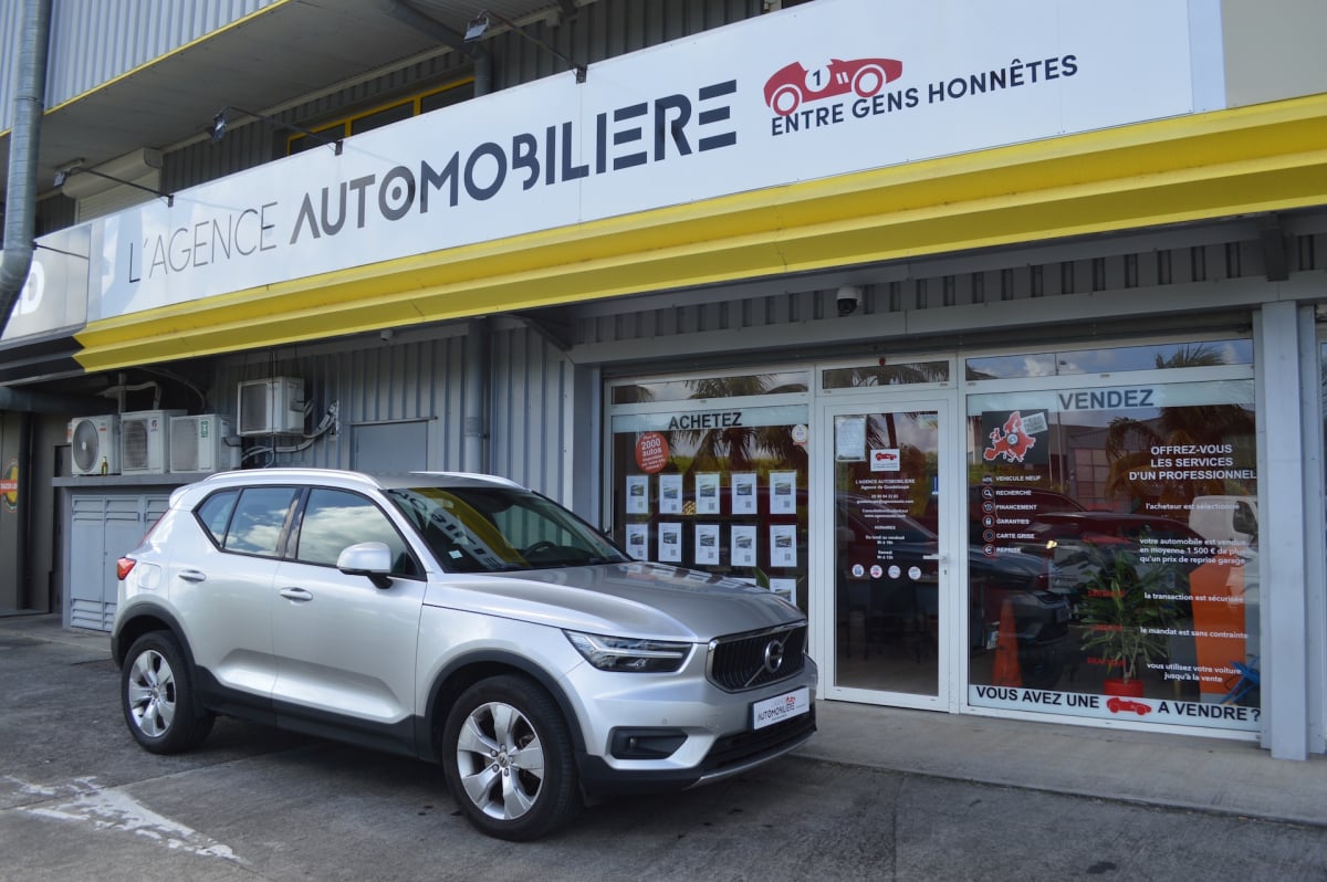 Volvo XC40 T4 190 AWD GEARTRONIC 8 — 1