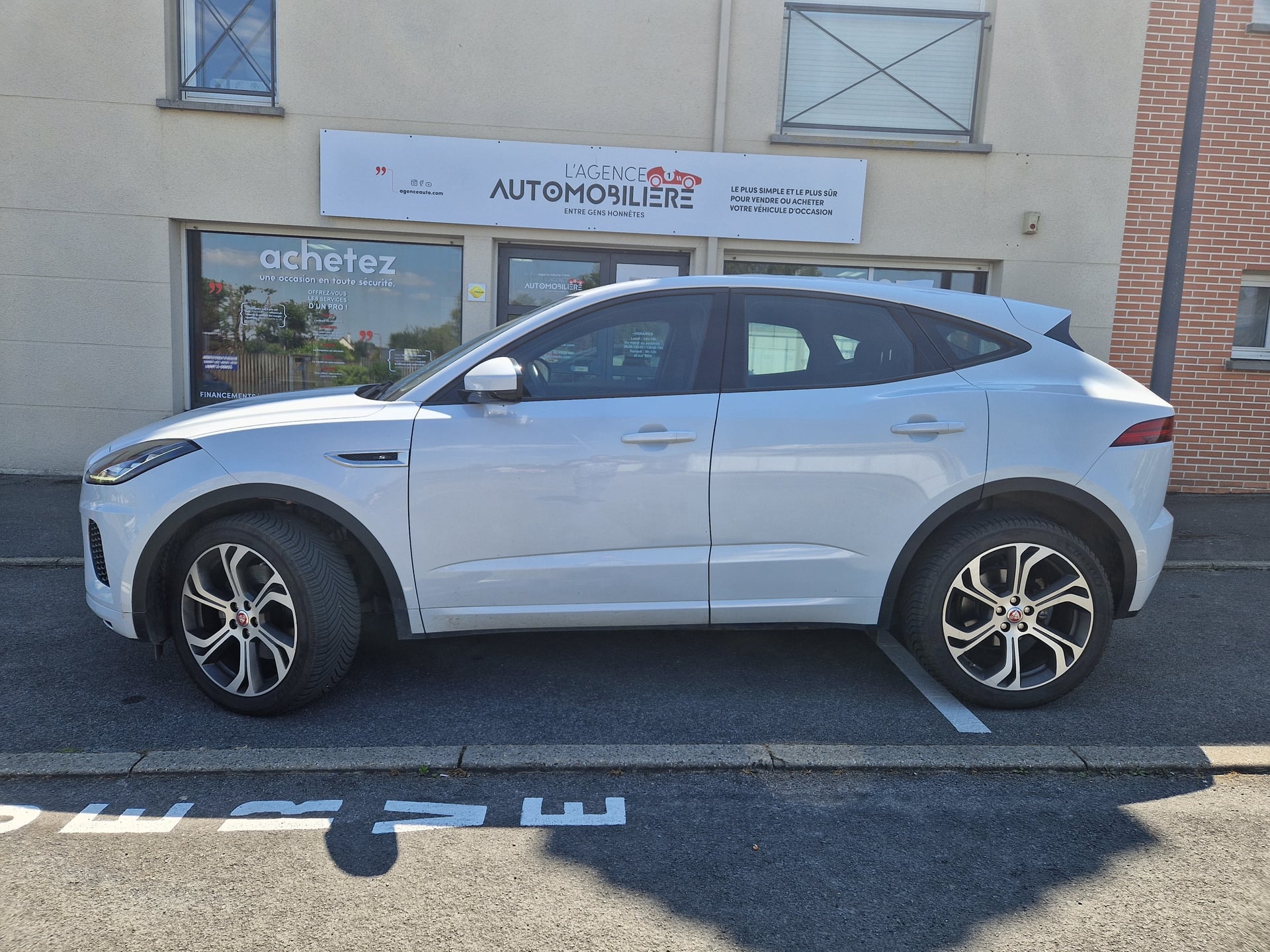 Jaguar E-Pace P250 AWD R-DYNAMIC S BVA — 2