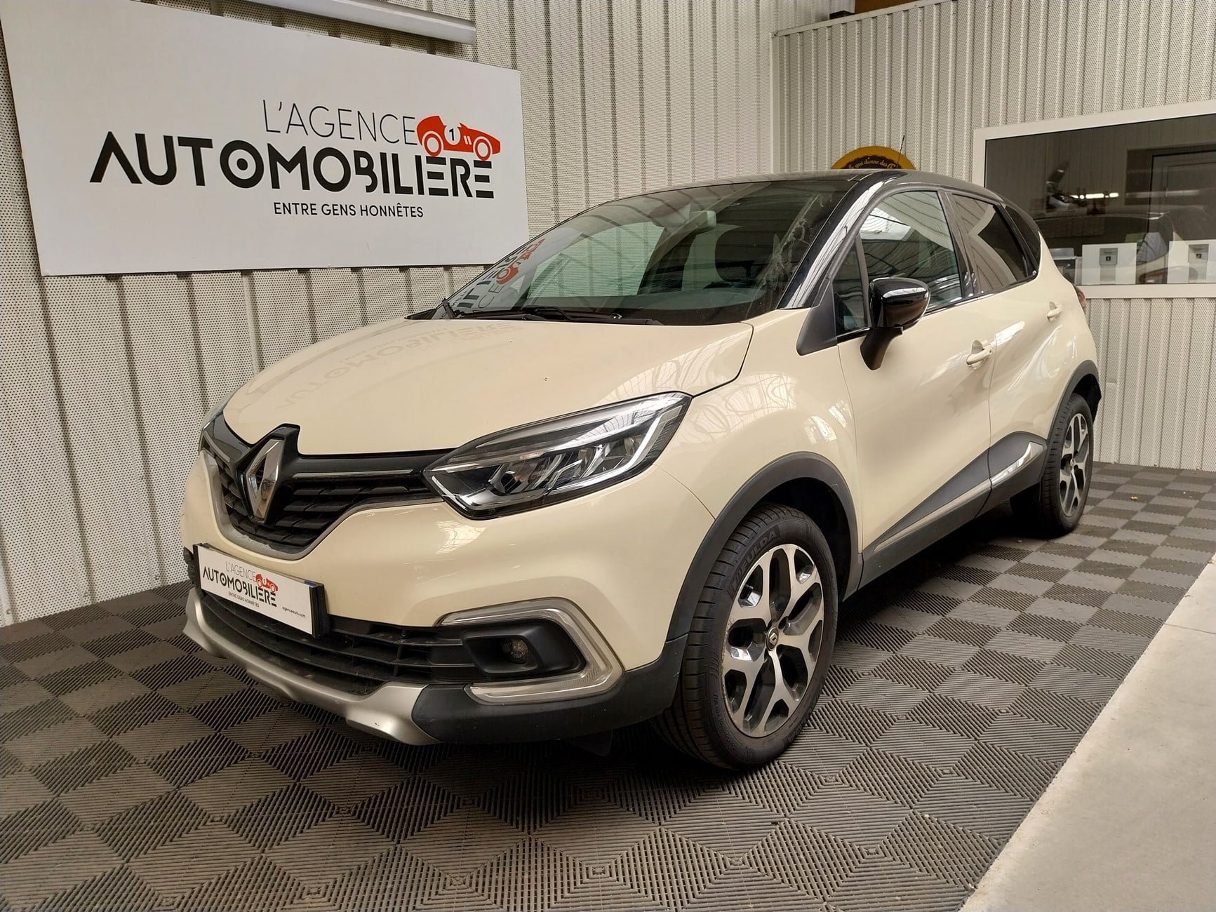 Renault Captur 0.9 TCE 90 ENERGY INTENS — 1