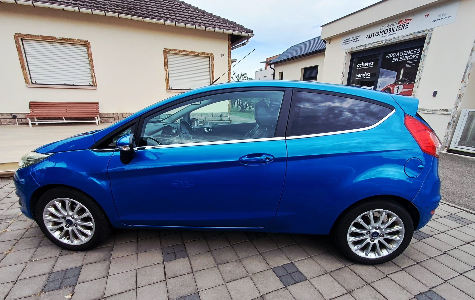Ford Fiesta ECOBOOST 100 CV TITANIUM 1ère main Kit distri refait — 2