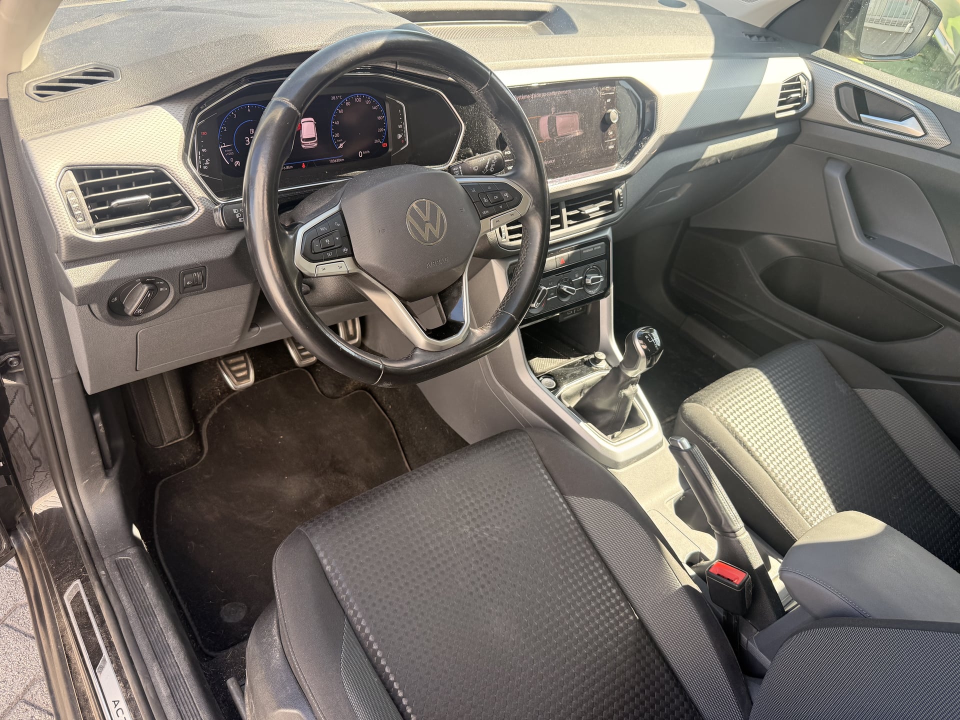 Volkswagen T-Cross 1.0 TSi 95 CH ACTIVE — 15