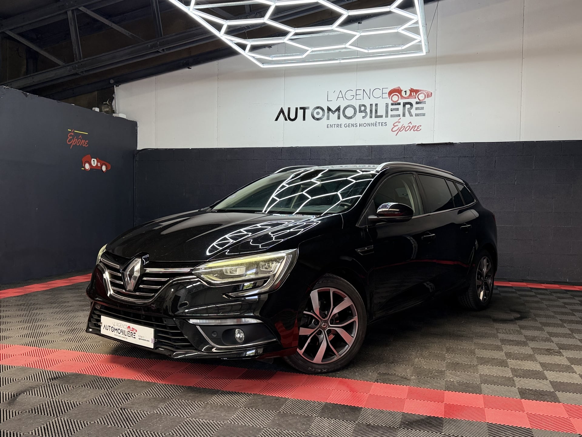 Renault Megane IV Estate Tce 130 Energy EDC Intens 7.0 CV