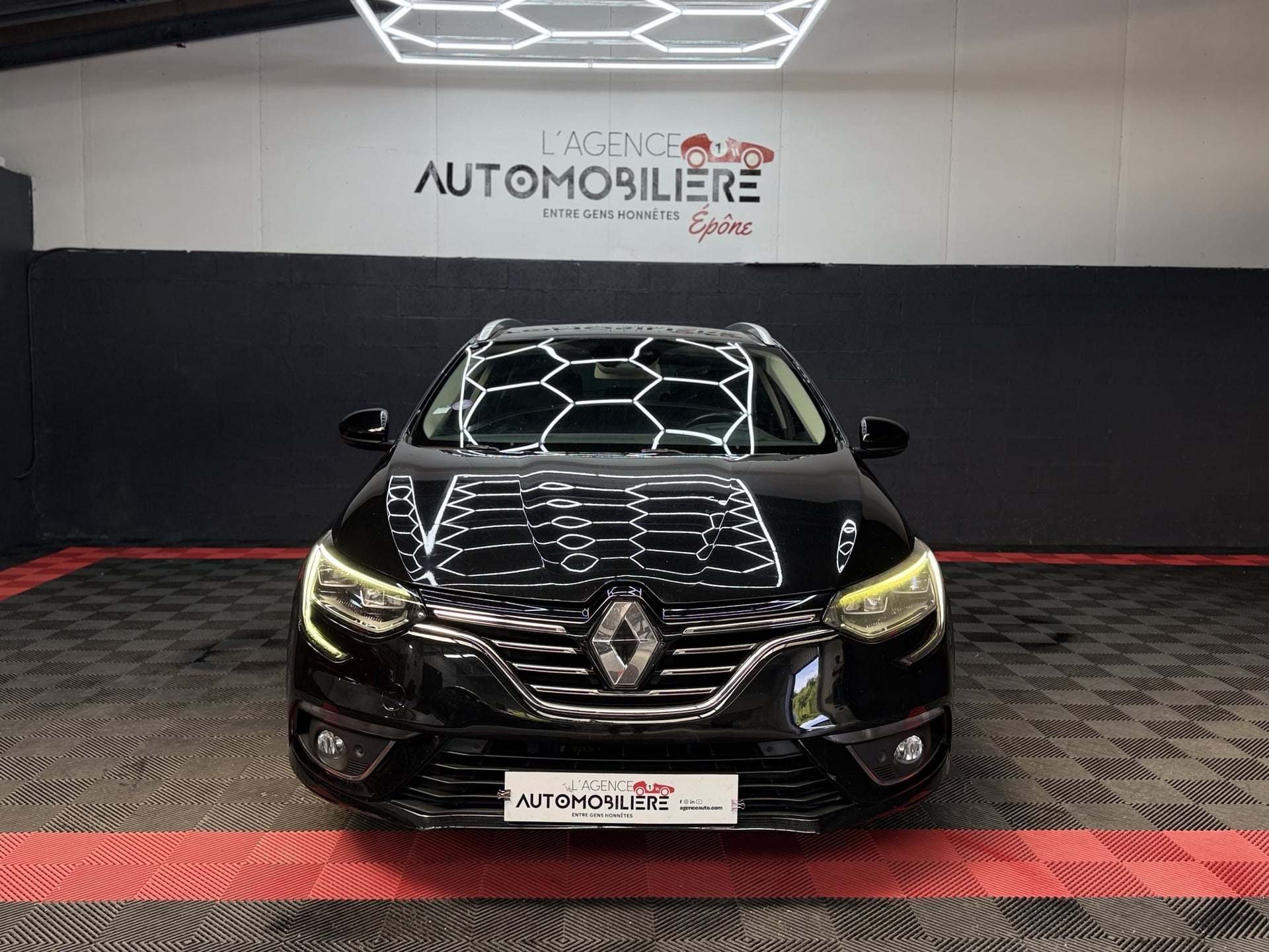 Renault Megane IV Estate Tce 130 Energy EDC Intens 7.0 CV — 2