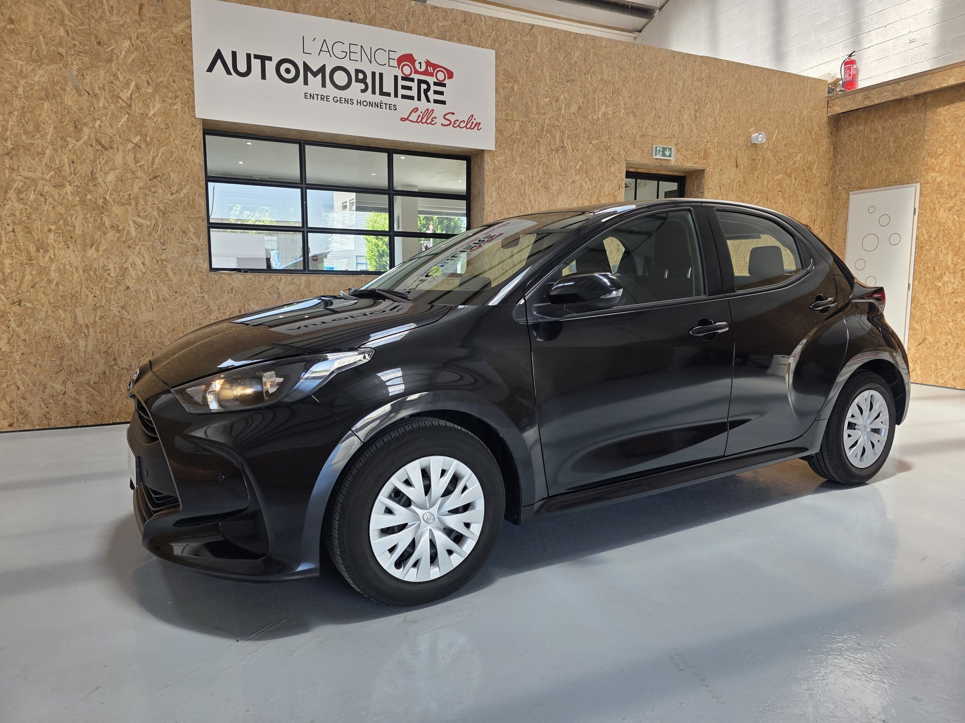 Toyota Yaris 1.0 VVTI 70 CH DYNAMIC — 1
