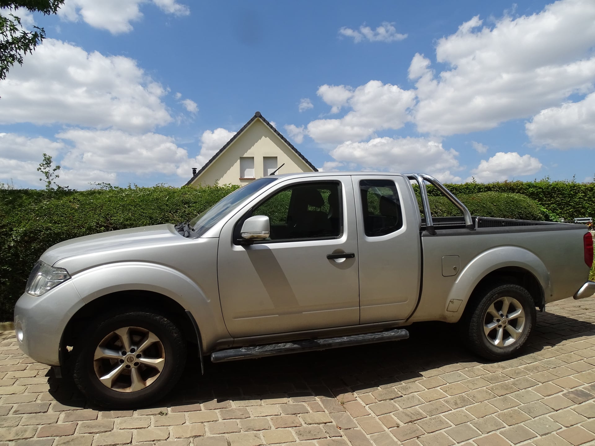 Nissan Navara KING CABINE 2.5 DCI 190 CH 4X4 — 1