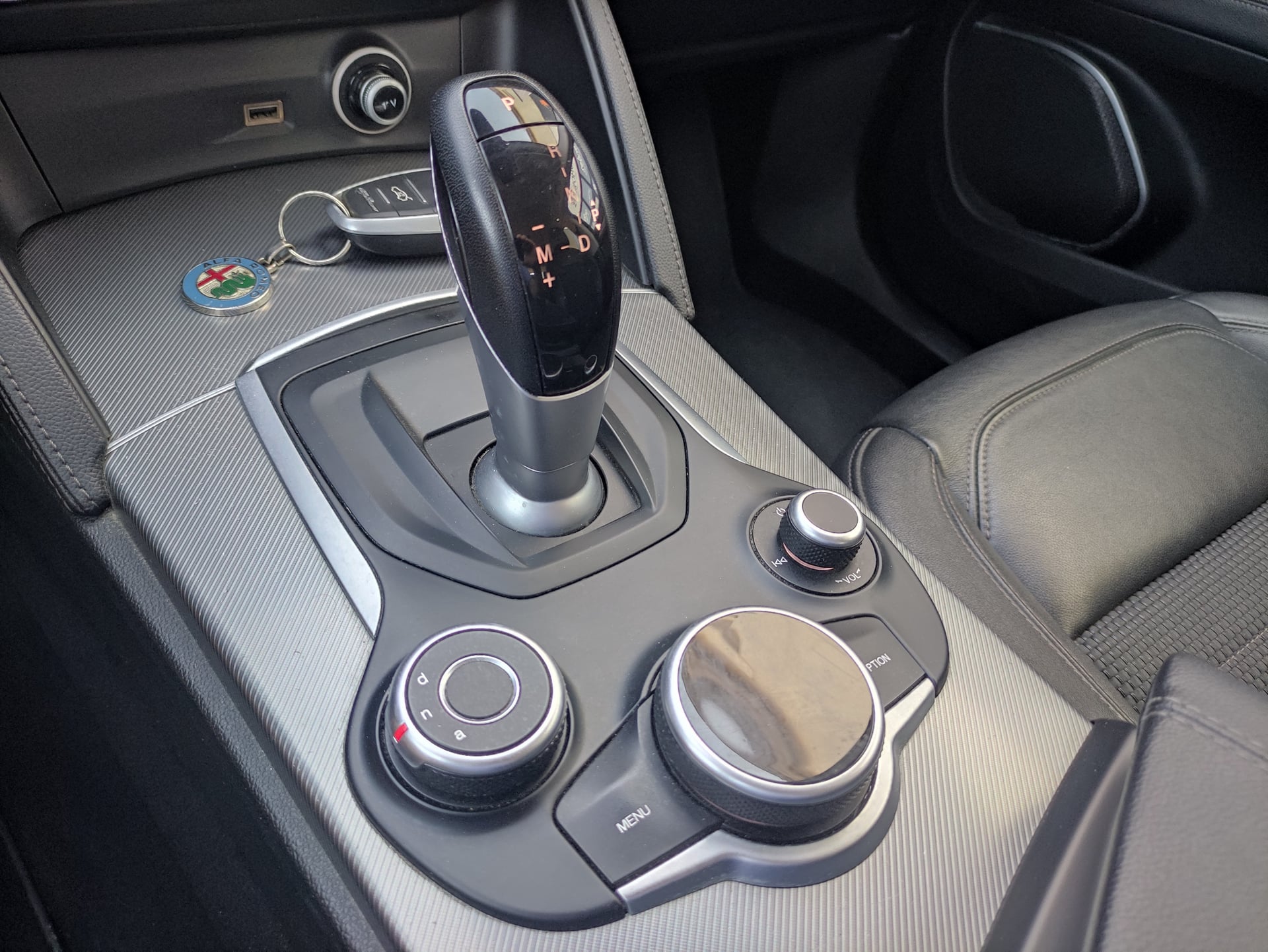 Alfa Romeo STELVIO 2.2 D 180ch BVA EAT8 SUPER Garantie (Distri faite) — 2