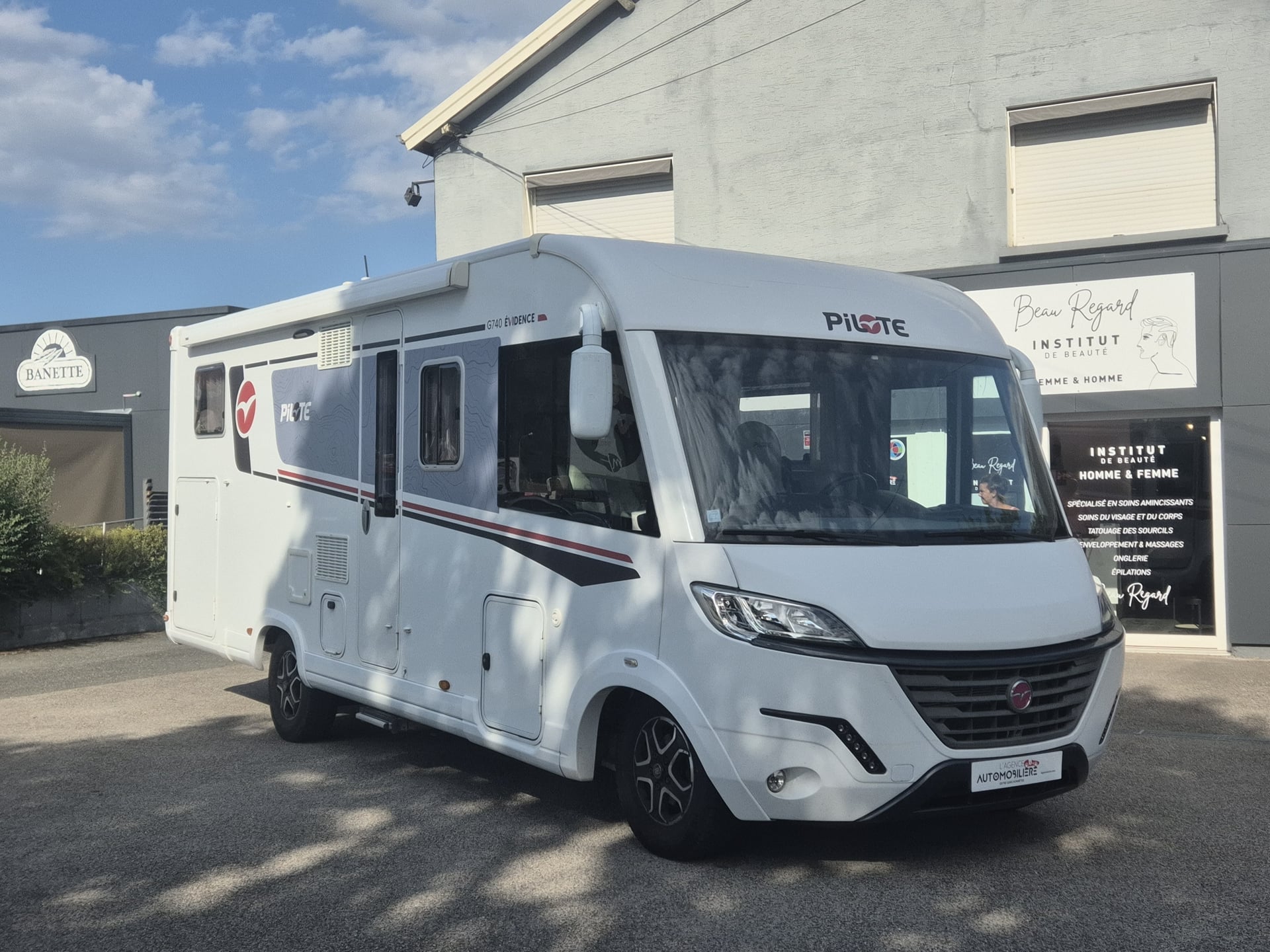 Pilote G740 FGJ INTEGRAL 2.2 160 CV Boite Auto (BVA9) - Lits Jumeaux — 2